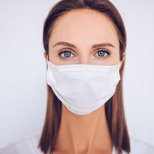 Mascherine indossate ad alte temperature: ecco come proteggersi dalla dermatite